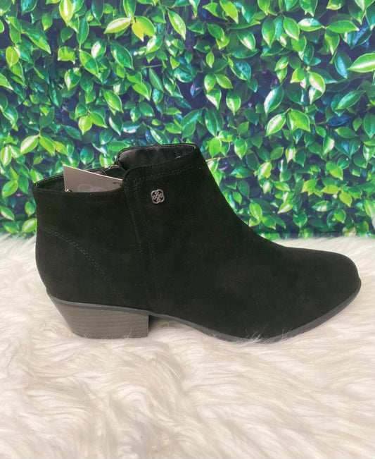 Black short suede boots